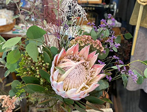 スリフトのディスプレイ生花アレンジメント市川